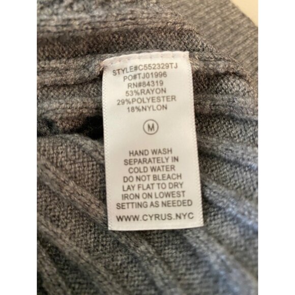 Cyrus Gray Cable Knit Sweater Button Detail at Shoulder Medium - Picture 5 of 9